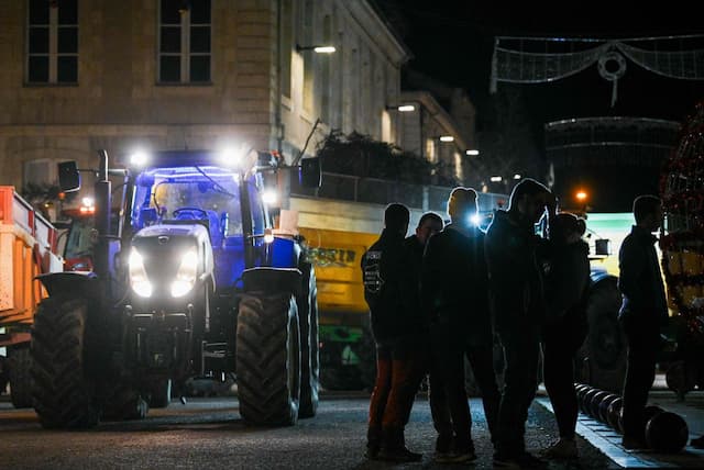 Farmers Block Foix Tunnel in Protest Against Cattle Slaughter Policy 3 Farmers Block Foix Tunnel in Protest Against Cattle Slaughter Policy