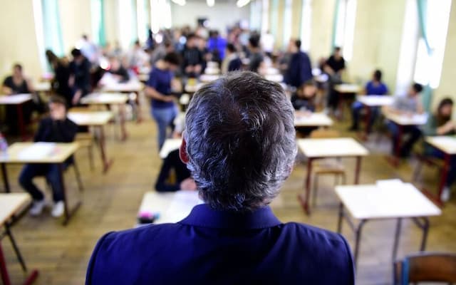 A High School Teacher in Normandy On Trial for Having had Sexual Relations with Three of His Students 5 High School Teacher on trial for having sexual relations with students