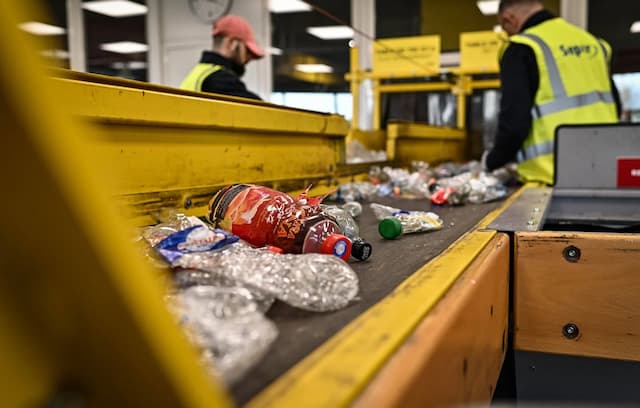 Should Plastic Bottles be Crushed or Not Before Throwing Them in the Yellow Trash?