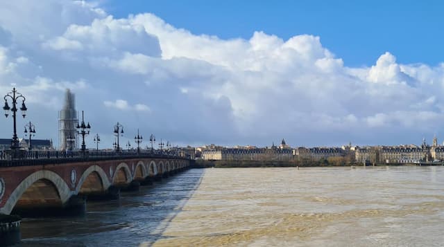 Bordeaux Activates Flood Emergency Plan for the First Time Since 1999