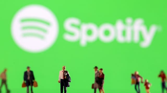 Will AI Coding Kill Traditional Programming? 3 AI coding tools from OpenAI and Anthropic are transforming software development. Discover the real impact on developers, technical debt, and the future of programming.