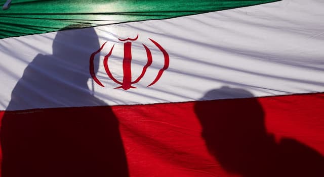 Red Sea Crisis Deepens as Iran Threatens Second Chokepoint