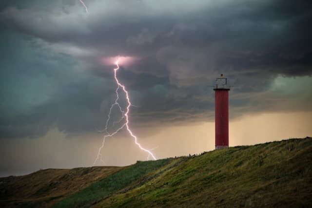 Gusts at More than 100 km/h, Numerous Storms across France... for the Weekend of May 1st? 1