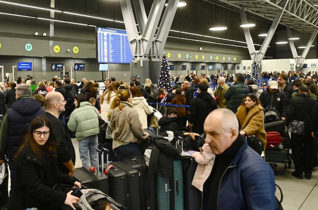 Europe Flight Chaos: Delays Surge Amid Fuel Crisis 3 Europe Flight Chaos: Delays Surge Amid Fuel Crisis