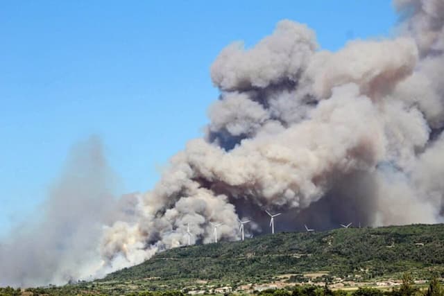 More than 280 Firefighters from Aude Fight Against a Giant Fire in Minervois, Roads Cut