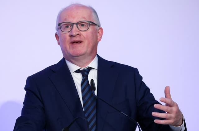 ECB's Lane Warns: Inflation to Hover Near 3% as Iran War Fuels Energy Shock