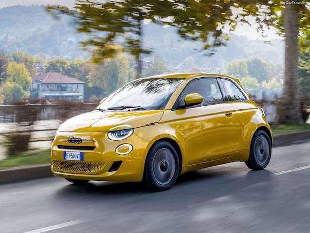 The return of a non-electric 500 is doing a lot of good for Fiat sales unlike Skoda and Renault whose electric models are driving sales upwards.