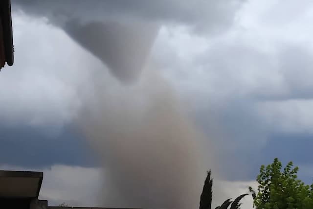 VIDEO. A Powerful Tornado Breaks Out South of Carcassonne, Significant Damage Feared 7 A powerful tornado breaks out south of Carcassonne, significant damage feared