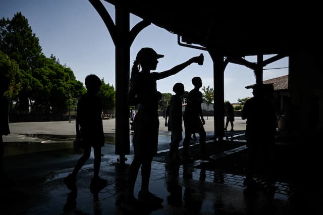 After a Scorching Summer, the State is Removing 80% of a Plan to Adapt School Buildings to Extreme Heat